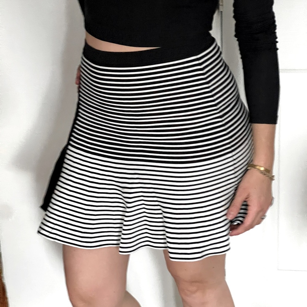 Ohne Title black and white flare mini skirt with asymmetric pattern design